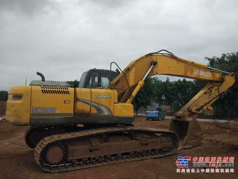 云南出售转让二手8000小时2011年神钢SK260LC挖掘机
