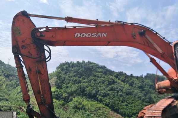 四川出售转让二手7000小时2010年斗山DH215挖掘机