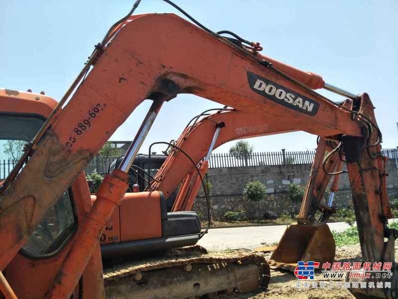 湖北出售转让二手9800小时2009年斗山DH80GOLD挖掘机