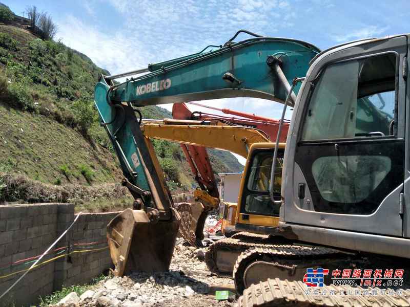 云南出售转让二手9856小时2007年神钢SK250挖掘机