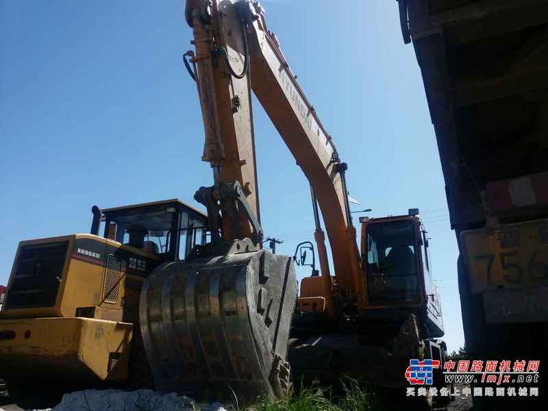 山西出售转让二手4500小时2013年现代轮挖R210W挖掘机
