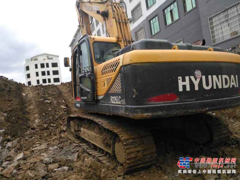 贵州出售转让二手9634小时2013年现代R215挖掘机