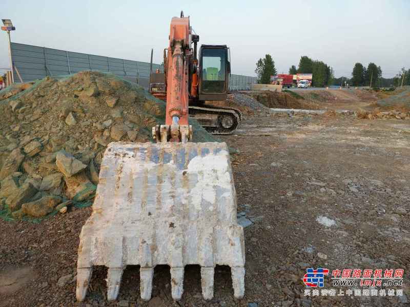河南出售转让二手16000小时2006年日立ZX230挖掘机