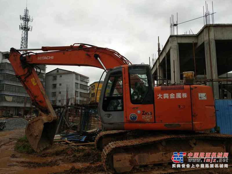 江西出售转让二手10000小时2005年日立EX225USR挖掘机