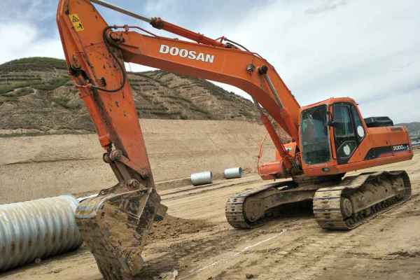 甘肃出售转让二手6800小时2008年斗山DH300挖掘机