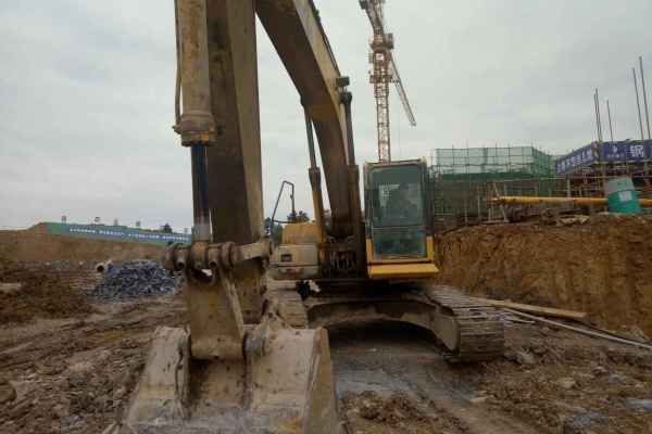 贵州出售转让二手12000小时2011年小松PC240挖掘机