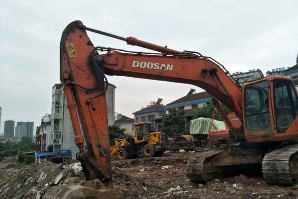 湖北出售转让二手14000小时2009年斗山DH225LC挖掘机