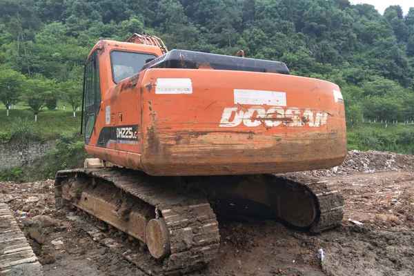 湖北出售转让二手14000小时2009年斗山DH225LC挖掘机