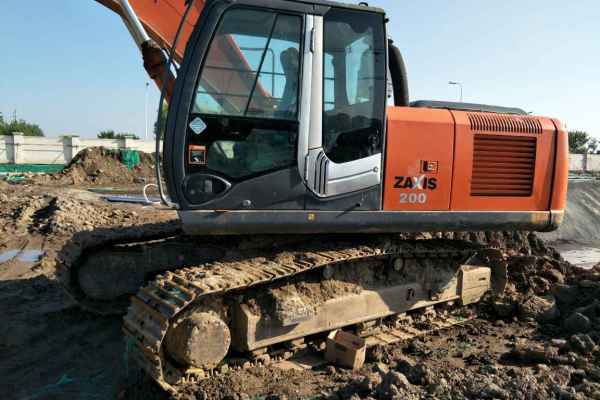 天津出售转让二手12000小时2010年日立ZX200挖掘机