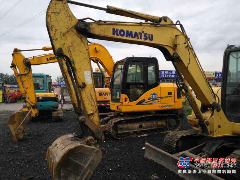 北京出售转让二手8000小时2010年小松PC56挖掘机