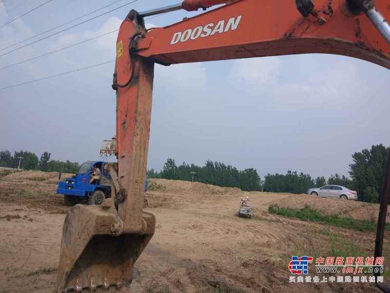 山东出售转让二手11000小时2008年斗山DH220LC挖掘机