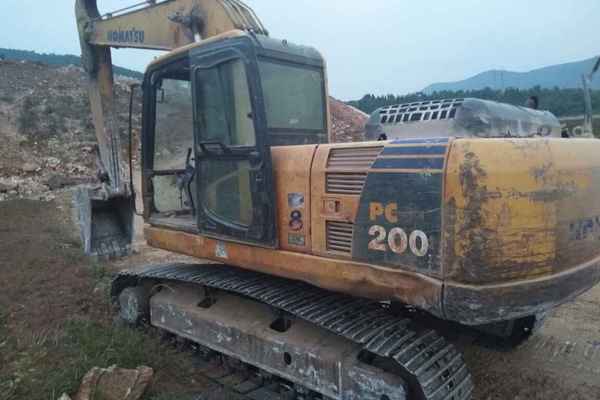河南出售转让二手9000小时2009年小松PC200挖掘机