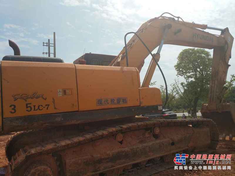 江西出售转让二手6500小时2011年现代R335LC挖掘机