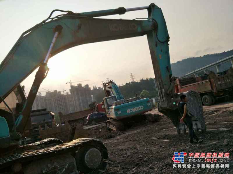 四川出售转让二手12000小时2008年神钢SK350LC挖掘机