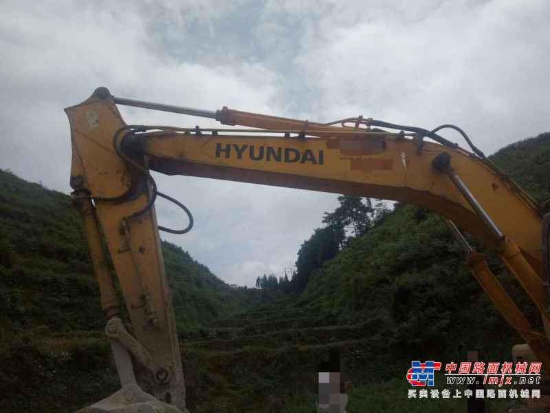 贵州出售转让二手15000小时2011年现代R215挖掘机