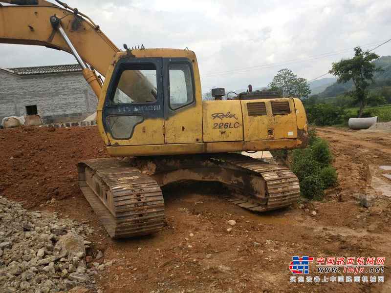 云南出售转让二手16000小时2005年现代R260LC挖掘机