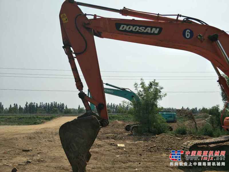 北京出售转让二手5840小时2011年斗山DH300挖掘机