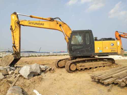 江苏出售转让二手15000小时2010年现代R215挖掘机