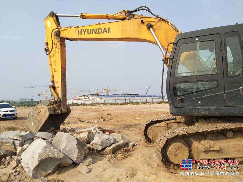 江苏出售转让二手15000小时2010年现代R215挖掘机