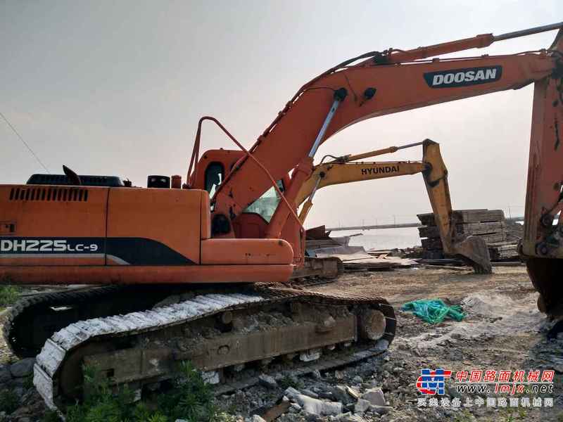 江苏出售转让二手10000小时2009年斗山DH225LC挖掘机