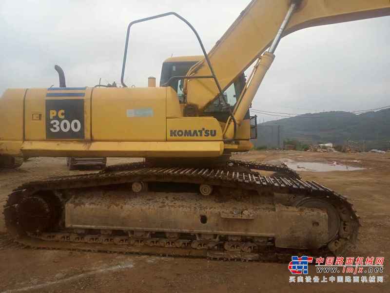 贵州出售转让二手15000小时2009年小松PC270LC挖掘机