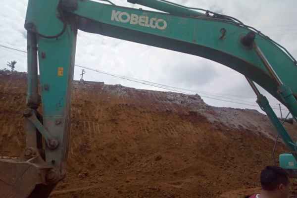 贵州出售转让二手9000小时2011年神钢SK350LC挖掘机