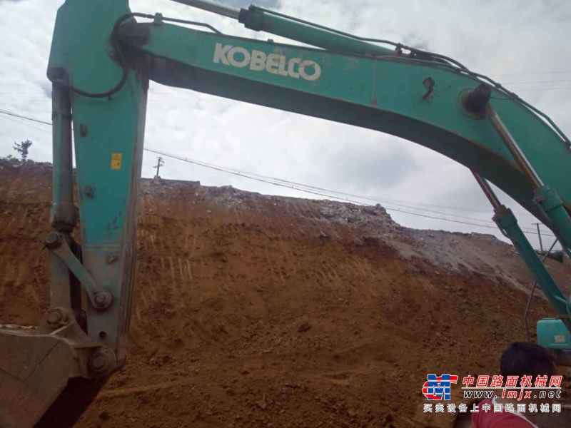 贵州出售转让二手9000小时2011年神钢SK350LC挖掘机
