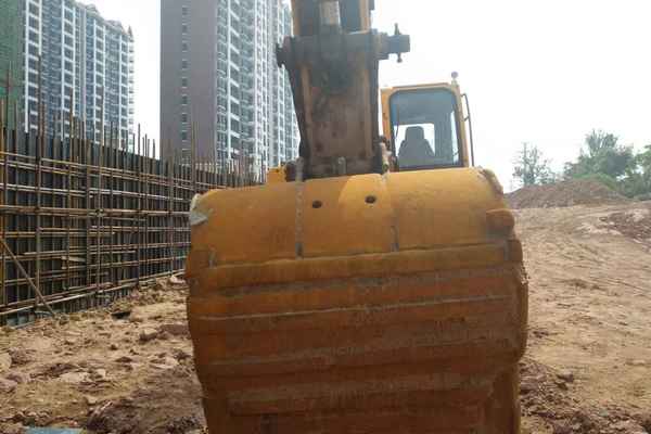 江西出售转让二手9000小时2008年现代R225挖掘机