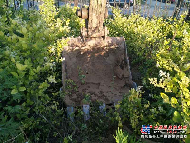 河南出售转让二手10000小时2005年现代R60挖掘机