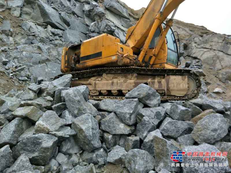 湖南出售转让二手13000小时2008年现代R225挖掘机