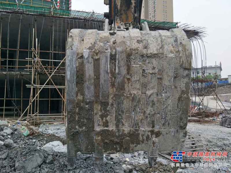 江西出售转让二手12000小时2008年现代R225LC挖掘机