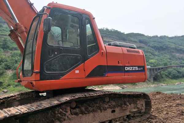 四川出售转让二手10000小时2010年斗山DH225LC挖掘机