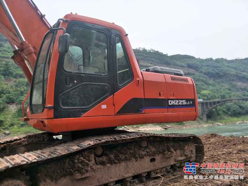 四川出售转让二手10000小时2010年斗山DH225LC挖掘机