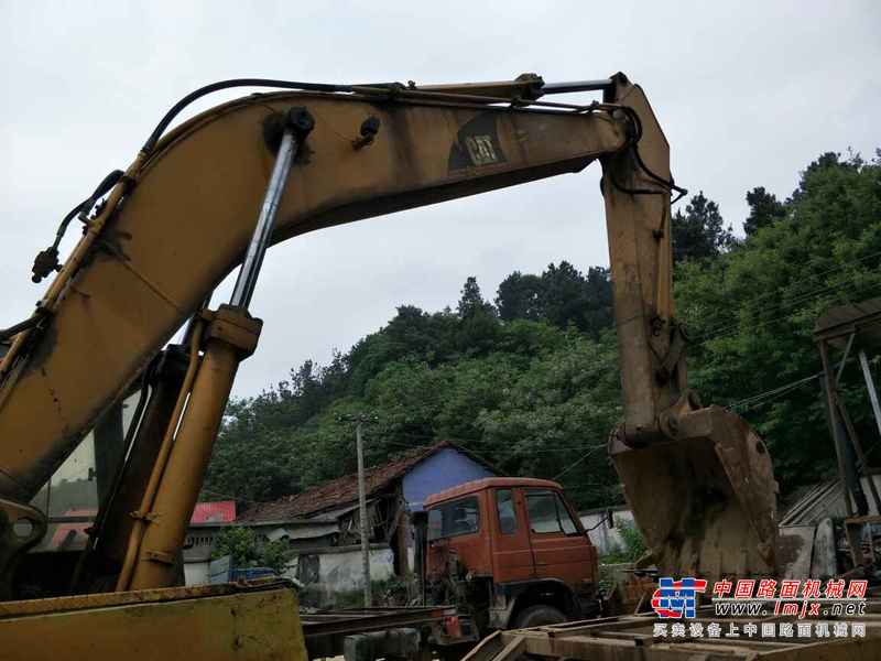 河南出售转让二手15000小时2003年卡特彼勒EL240B挖掘机