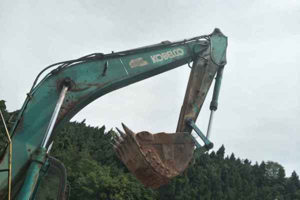 四川出售转让二手15000小时2010年神钢SK250LC挖掘机