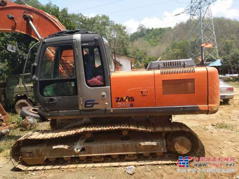 云南出售转让二手2000小时2015年日立ZX240挖掘机