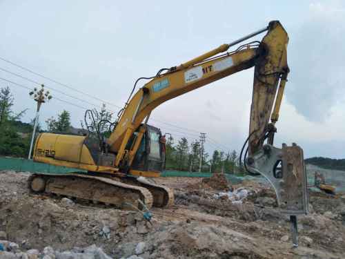 贵州出售转让二手2600小时2013年住友SH210挖掘机