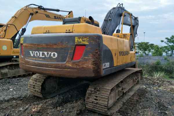 湖北出售转让二手6000小时2013年沃尔沃EC210B挖掘机