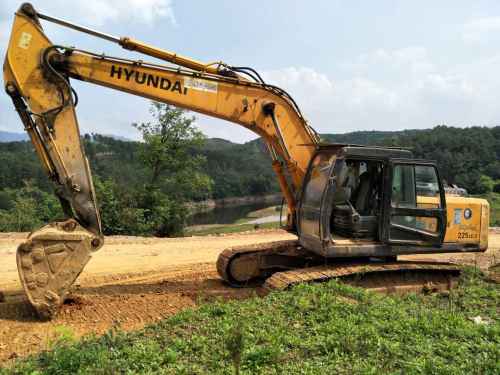 贵州出售转让二手12000小时2009年现代R225挖掘机