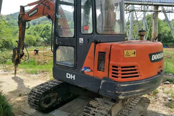湖北出售转让二手12000小时2010年斗山DH55挖掘机
