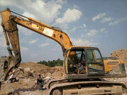 贵州出售转让二手11000小时2010年现代R225LC挖掘机