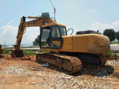 云南出售转让二手18000小时2003年柳工CLG200挖掘机