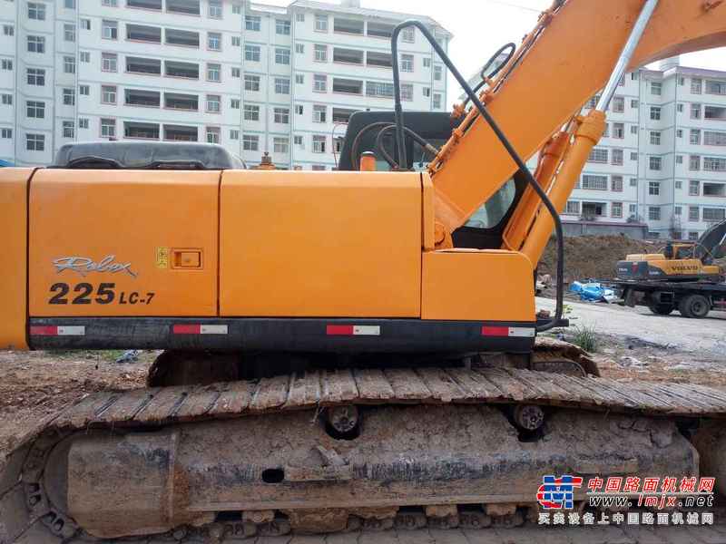 贵州出售转让二手8500小时2011年现代R225挖掘机