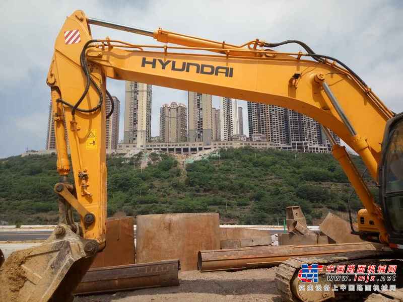贵州出售转让二手8500小时2011年现代R225挖掘机