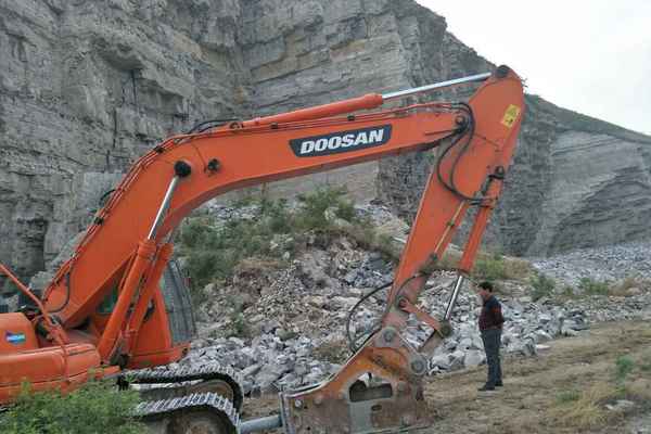 河北出售转让二手3700小时2014年斗山DH300LC挖掘机