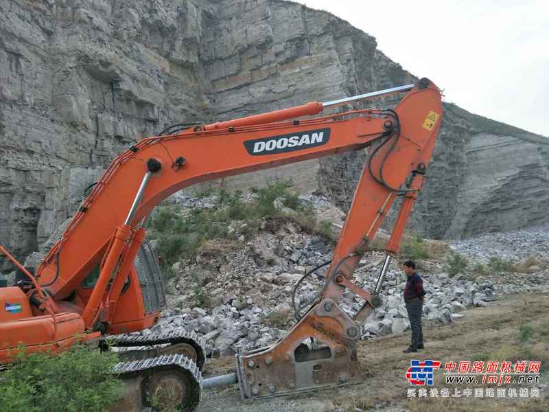 河北出售转让二手3700小时2014年斗山DH300LC挖掘机