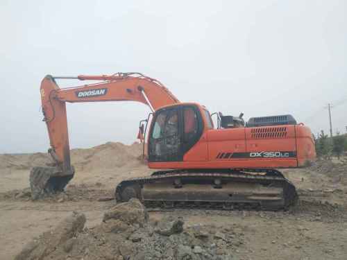 甘肃出售转让二手8000小时2011年斗山DX300LC挖掘机