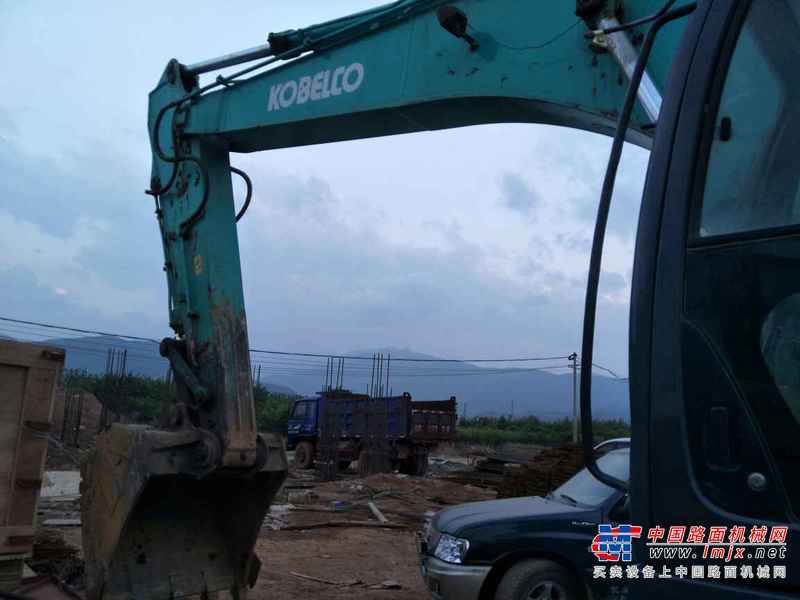 云南出售转让二手8562小时2010年神钢SK250挖掘机