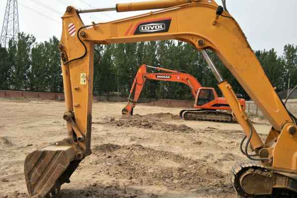 北京出售转让二手5289小时2012年福田雷沃FR85挖掘机