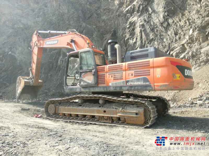 山东出售转让二手6000小时2015年斗山DX420LC挖掘机
